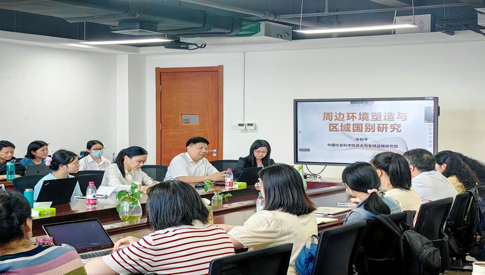 学院举办2025年斛兵外语讲坛“科研产出大家说”暨研究生交流年会第五场学术报告